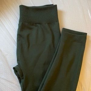 Maternity ankle length green leggings.